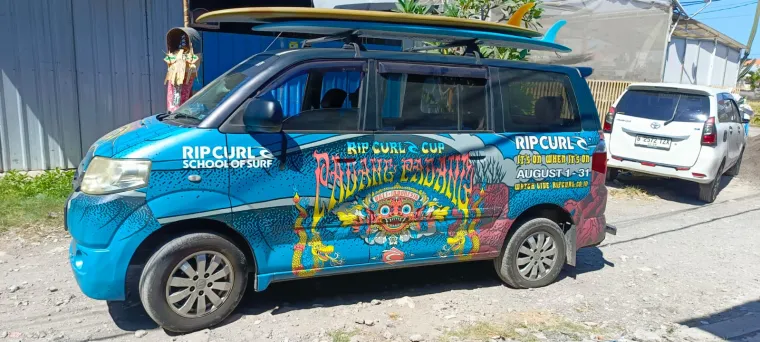 Wrapping Van Surf School