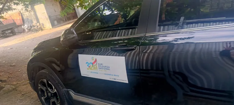 Stiker Magnet Mobil